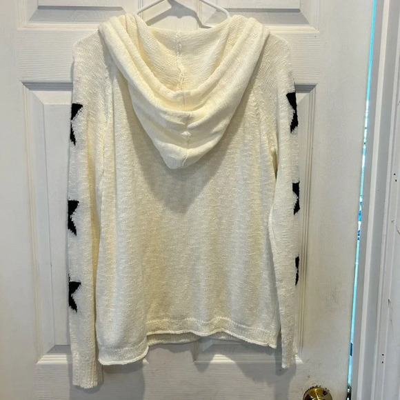 Hem & Thread White Hooded Sweater with Black Star Sleeves size Medium - Picture 6 of 6